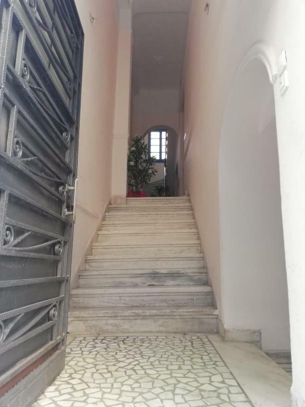 80 négyzetméteres, 3 hálószobás Apartman 1 fürdőszobával Exarchia területén Athén Kültér fotó